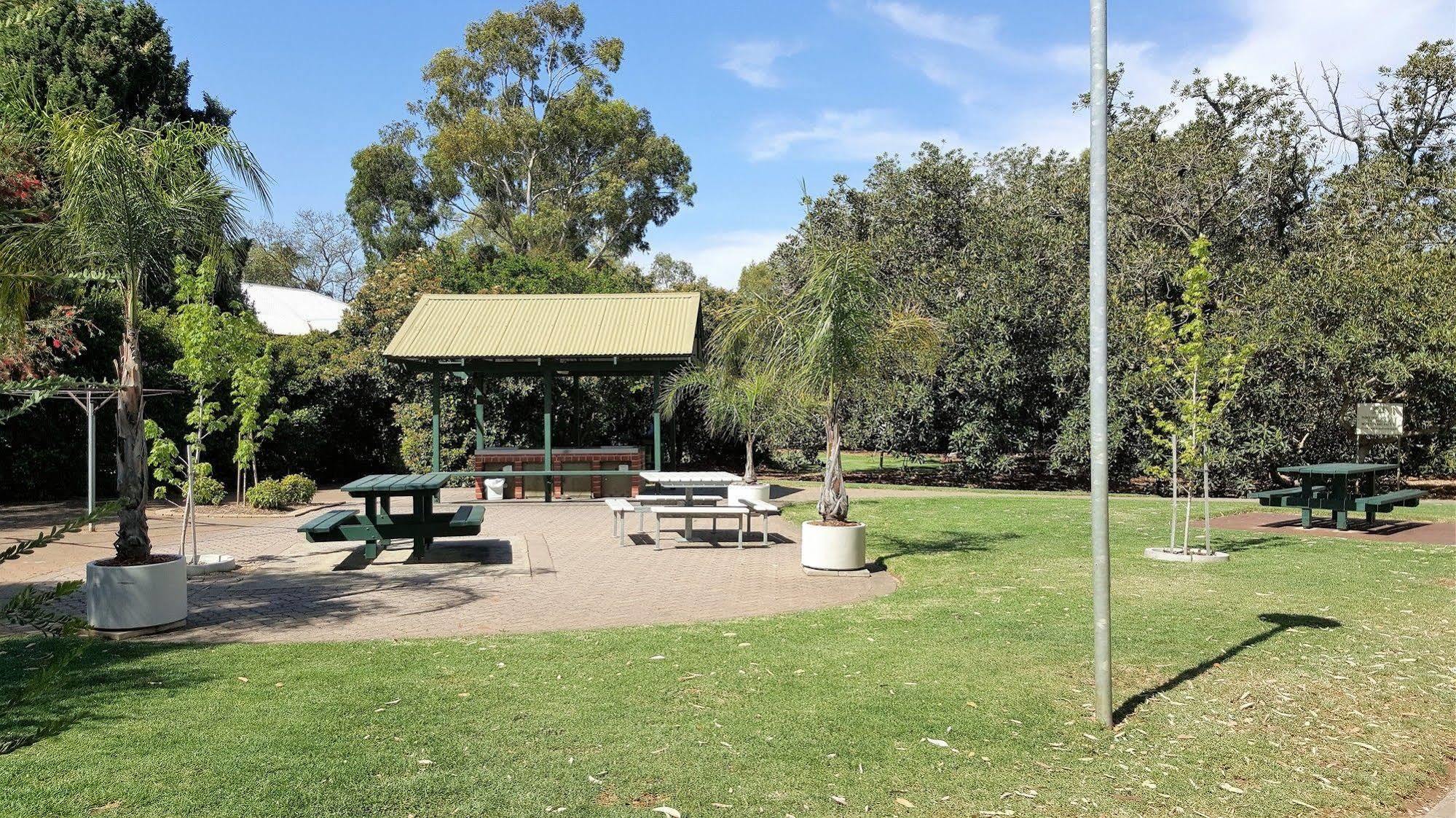 Levi Adelaide Holiday Park מראה חיצוני תמונה